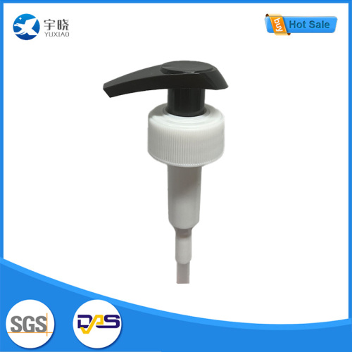 Белый насос для лосьона с черной ручкой и ребристой крышкой
