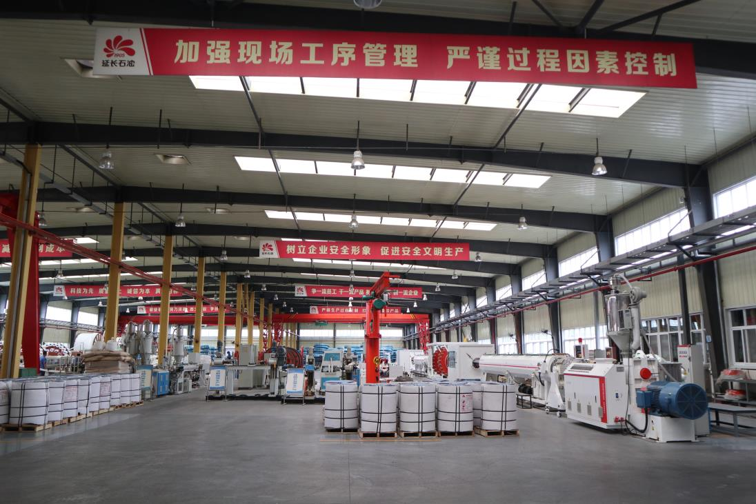 Shaanxi Yanchang Petroleum Northwest Rubber Co., Ltd. is a state-owned enterprise reorganized from the former Northwest Rubber General Factory and its subordinate Northwest Kaidi Company, which is the largest and strongest rubber enterprise in Northwest China with comprehensive strength. The company has dozens of production equipment and testing instruments imported from abroad, with advanced production technology and testing means, and its technical center has become a provincial scientific research and technology center. The company passed the ISO9001:2000 and GJB9001A-2001 quality system certification in March 2003, and was awarded the first-class quality inspection organization by China Petroleum and Chemical Industry Association.