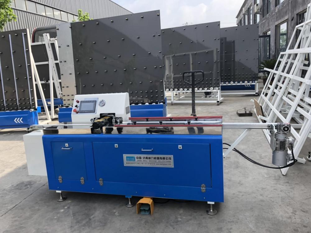 Hot melt glue sealing machine making double glazing