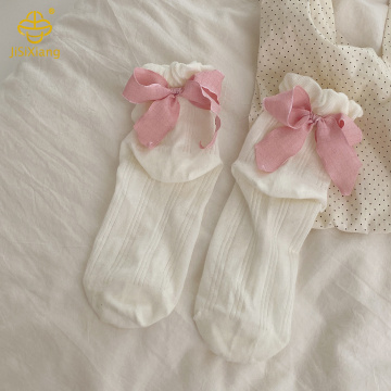 甘くてかわいい漫画の靴下、女性のミッドカーフ韓国スタイル、バブルカフ、レース、弓ノット、リボン、ミッドカーフソックス付き