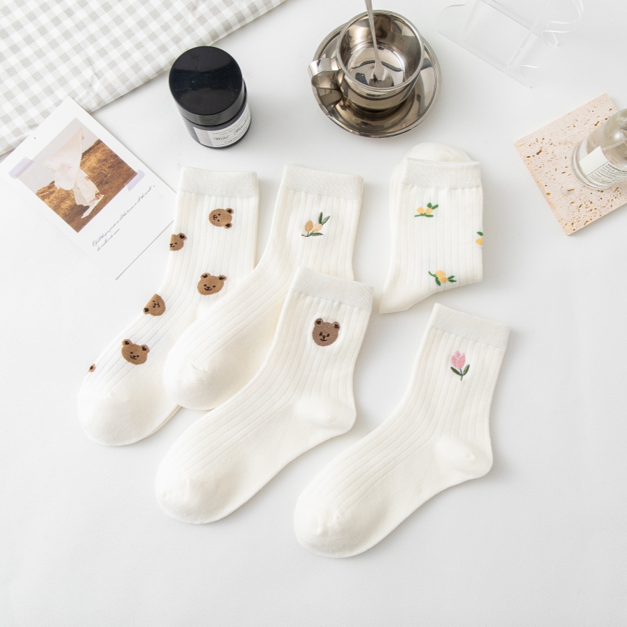 Malambot at naka -istilong puting medyas na may pagbuburda ng loquat