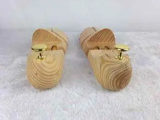 Shoe stretching aromatous wooden shoe stretcher , Cedar sho