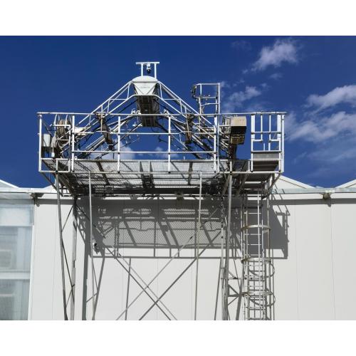 Glass Greenhouse Equipped with Roof Washer