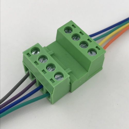 PlugGable 4-Pin-Stecker zu weiblicher Anschlussblock