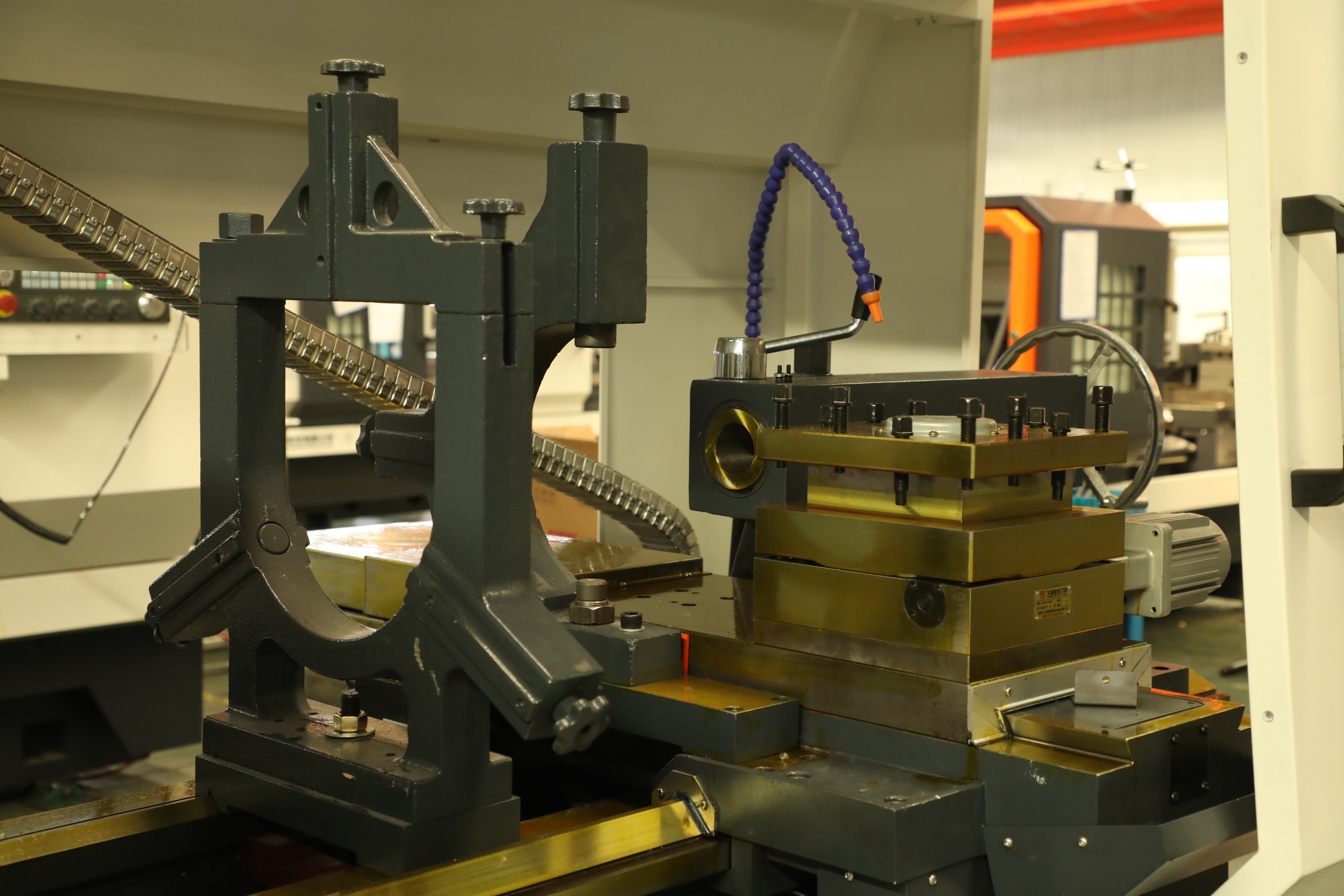 Horizontal CNC lathe for metal cutting