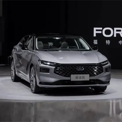 hybrid limousine Ford Mondeo