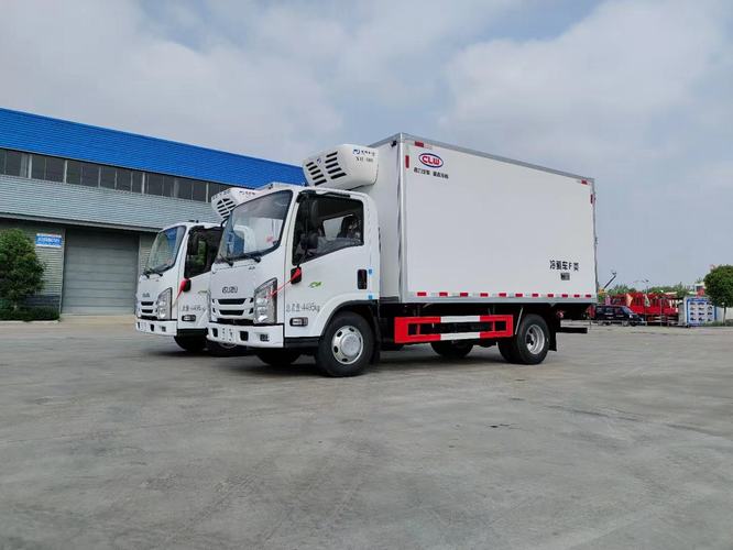 شاحنة التخزين البارد Isuzu Cargo Truck Truck Truck