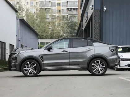 Lynk & Co 05 AWD SUV 2.0T 8AT