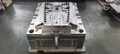 Injection plastic molding die