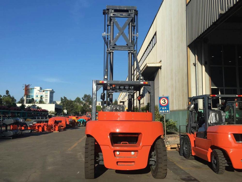 Forklift For Lift Yacht