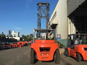 Wózek widłowy 10 Ton z masztem 8 metrów