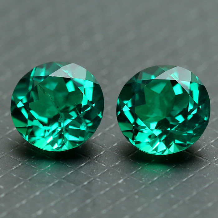 실험실에서 재배한 에메랄드 라운드 브릴리언트 컷 열수 보석