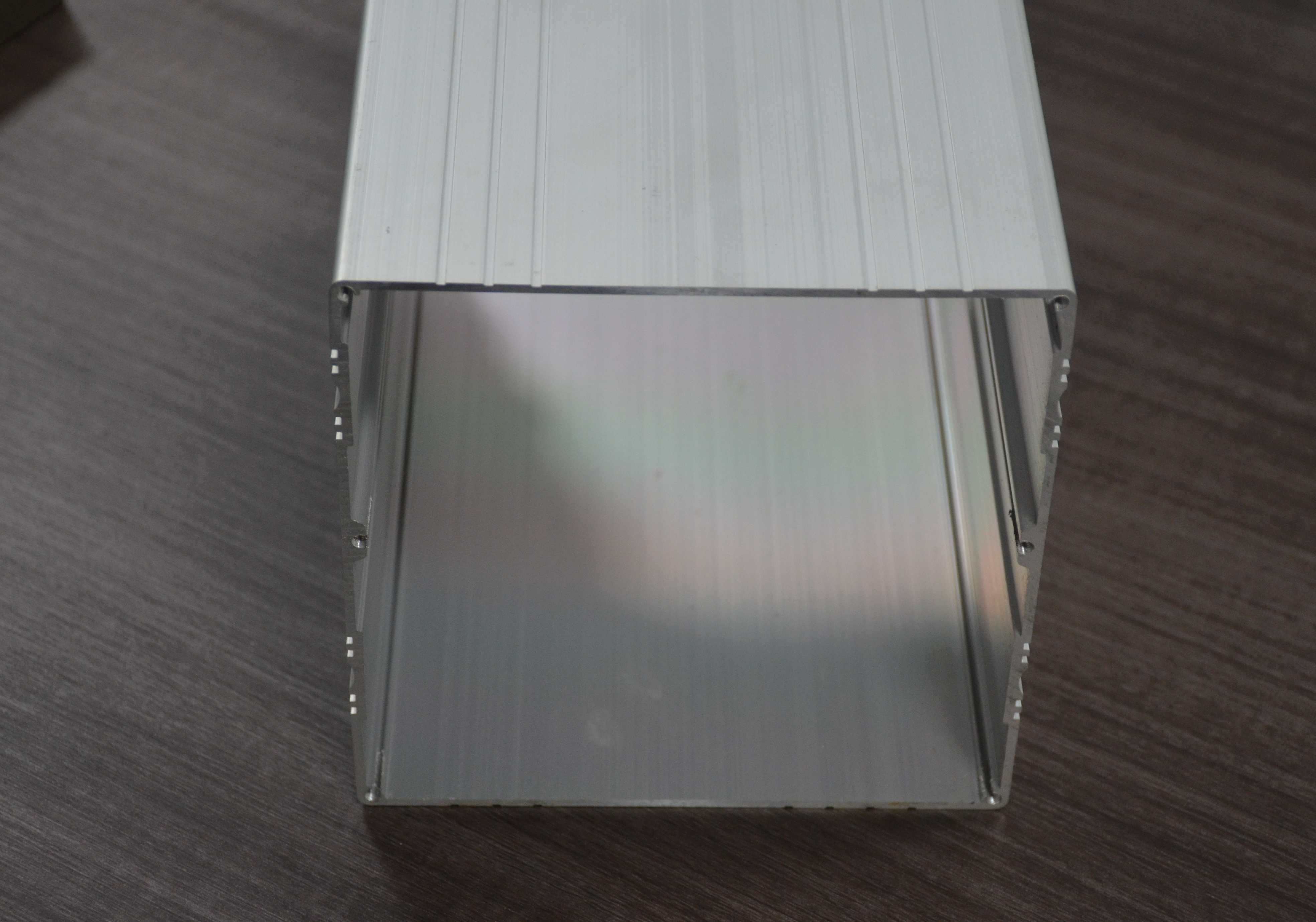 Kothak aluminium baterei
