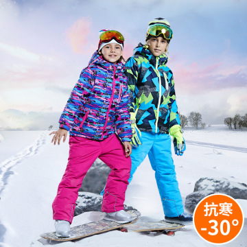 Warm and comfortable children's ski suit