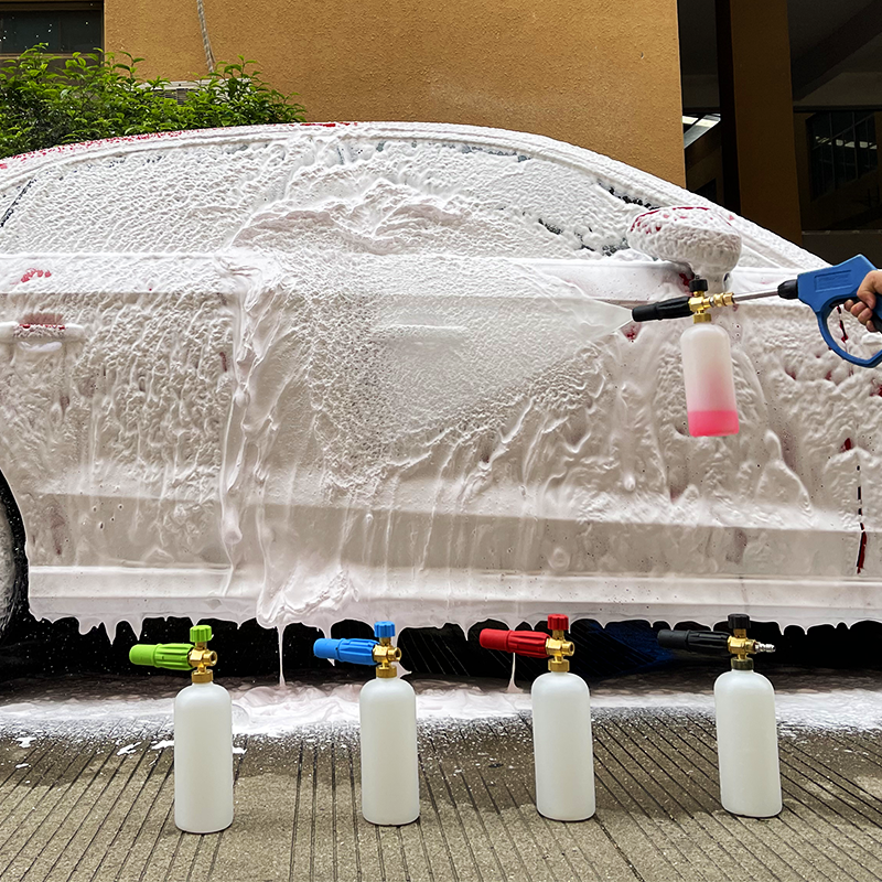 1L Snow Foam Lance dans une rondelle de voiture avec connexion à libération rapide