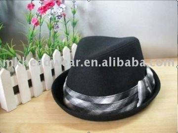 Woolen Fedora with check pattern band, classical design