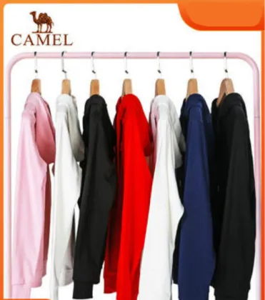 The new loose-fitting hooded sportswear