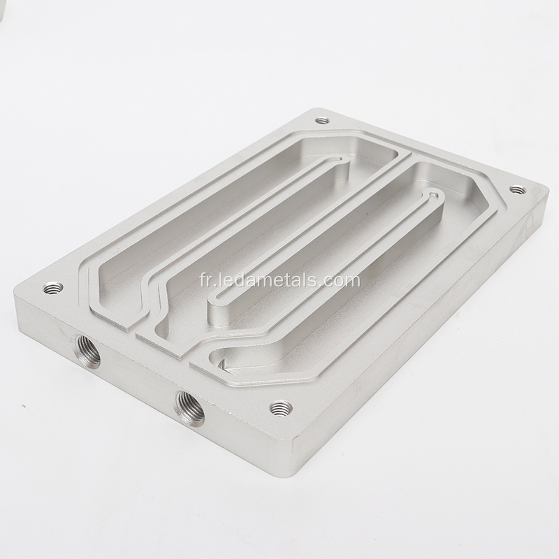 Plaque de refroidissement à eau en aluminium usiné CNC pour dissipateur thermique