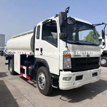 Sinotruk howo 5000l camión de combustible