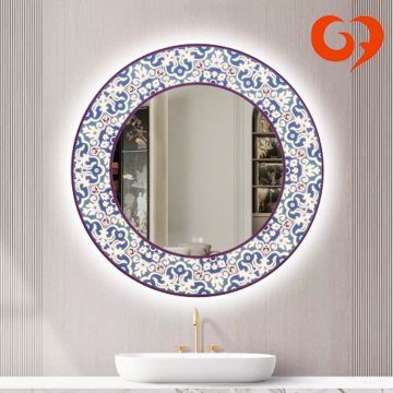 Specchio moderno ed elegante dall'estetica minimalista