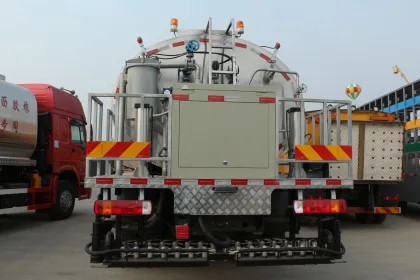 SINOTRUK 10cbm 10000L Intelligent Asphalt Distributor Truck