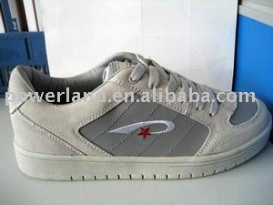 Skateboard shoes