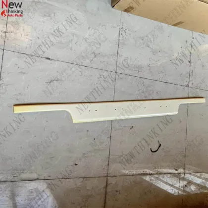 Truck Body Spare Parts: 195cm Upper Fuso Grille for Mitsubishi Fuso FM617 FN627