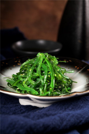 seasoned wakame sesame salad