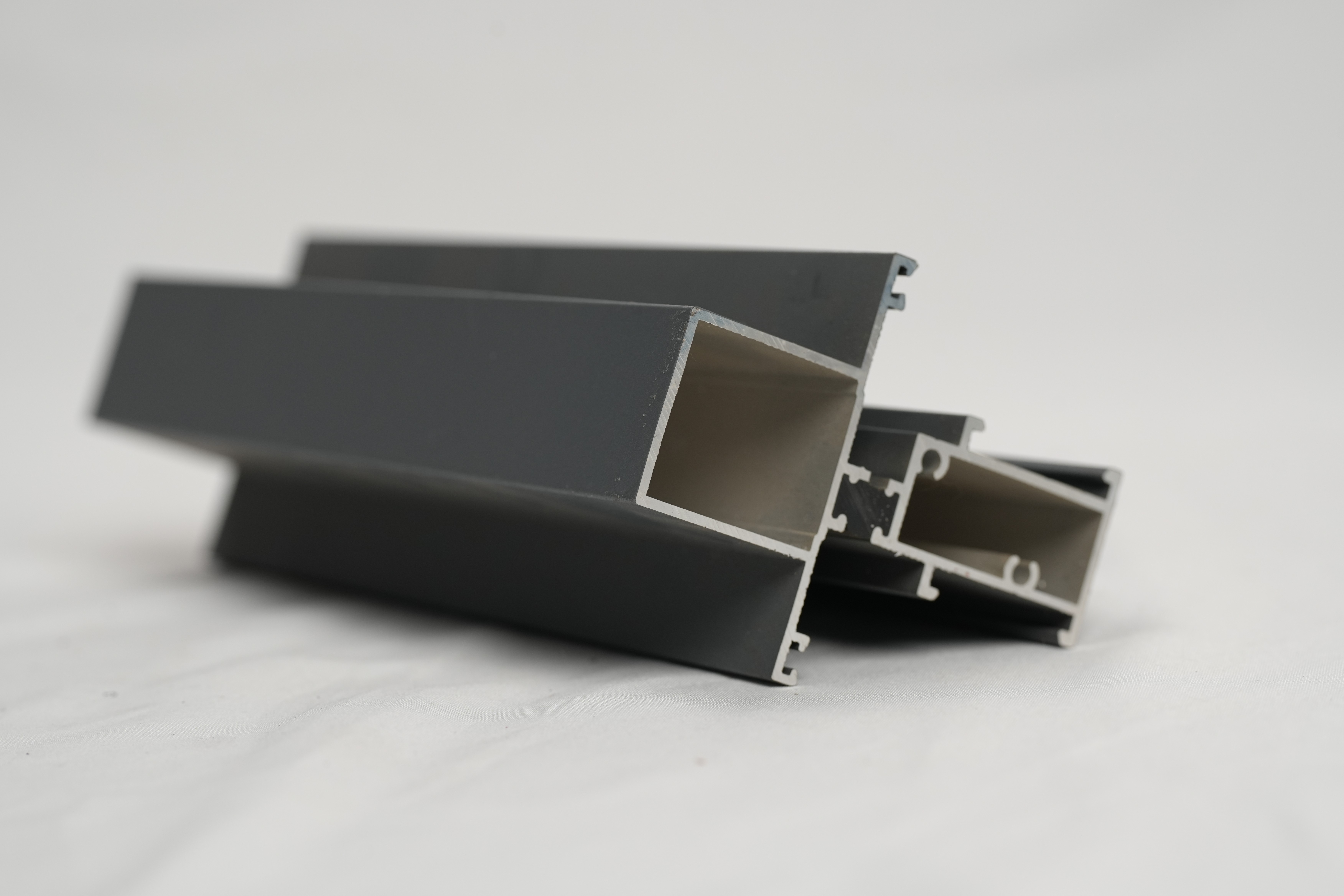 Thermal insulation profiles