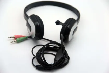 Microphone Noise Cancelling Stereo Headphones Over The Head