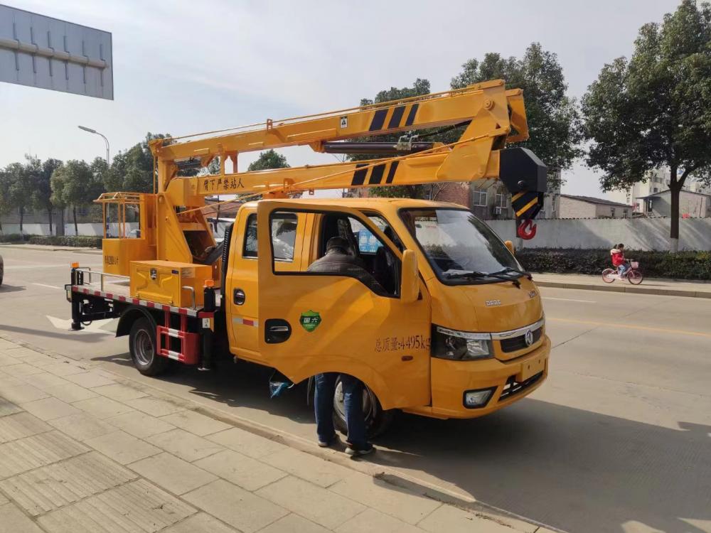 Veículo de trabalho aéreo do tipo Dongfeng 18 metros do tipo caminhão