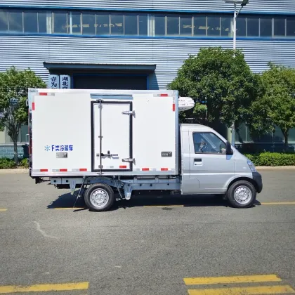 Wuling small truck 1.5 displacement refrigerated truck