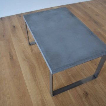 Grau rechteckiger minimalistischer Betonmetalltisch