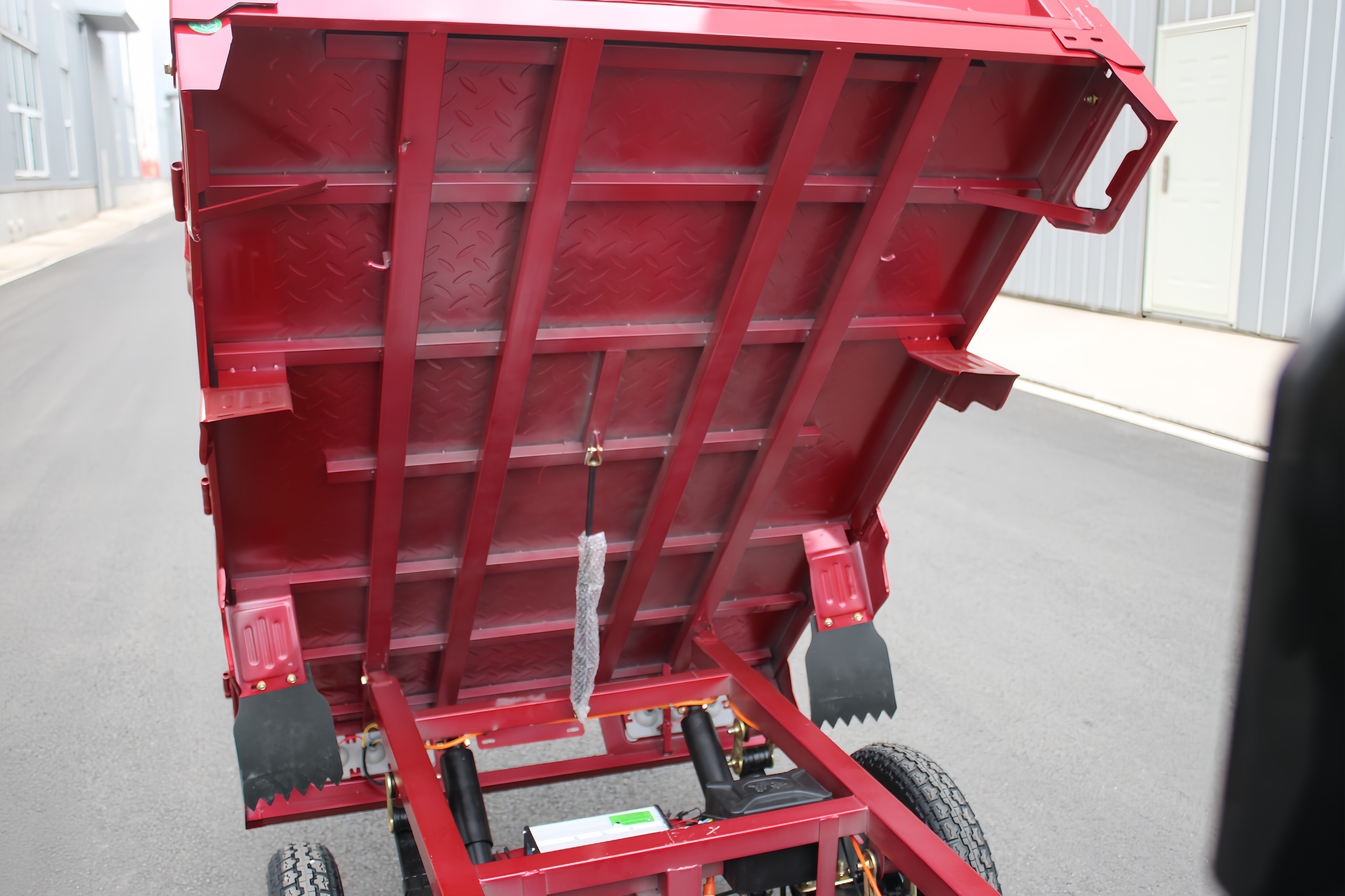 1.6m three-door electric tricycle