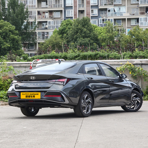 Sedan de lux pentru Hyundai Elantra