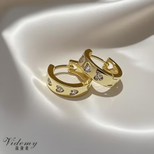 Pendientes elegantes de circonitas circulares con glamour sutil