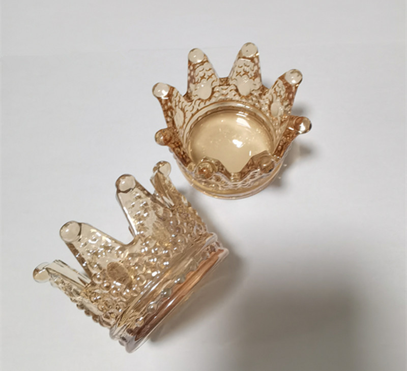 Шкляныя свечкі ў форме кароны ў форме кароны