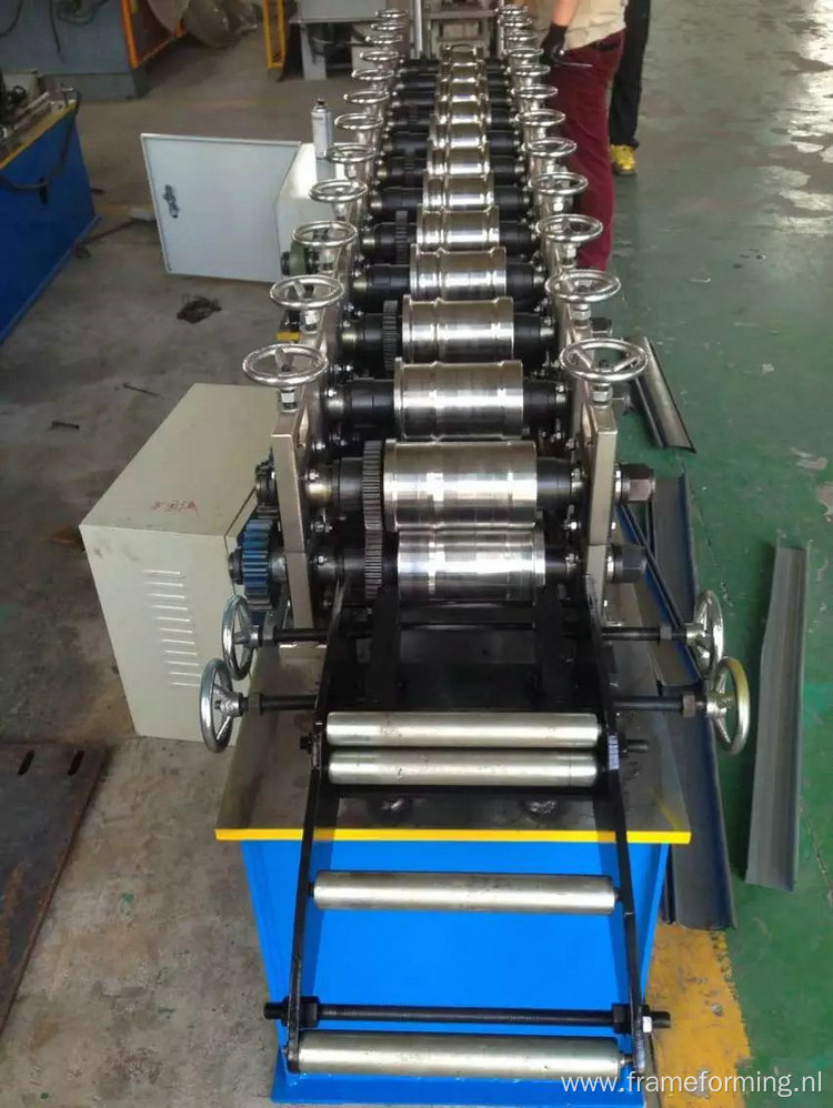 roller shutter slat forming machine