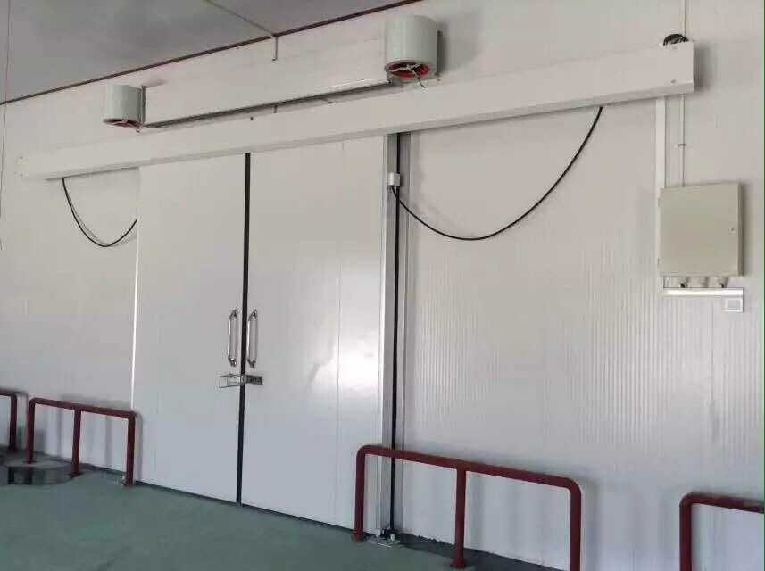 Cold storage freezer sliding rapid door