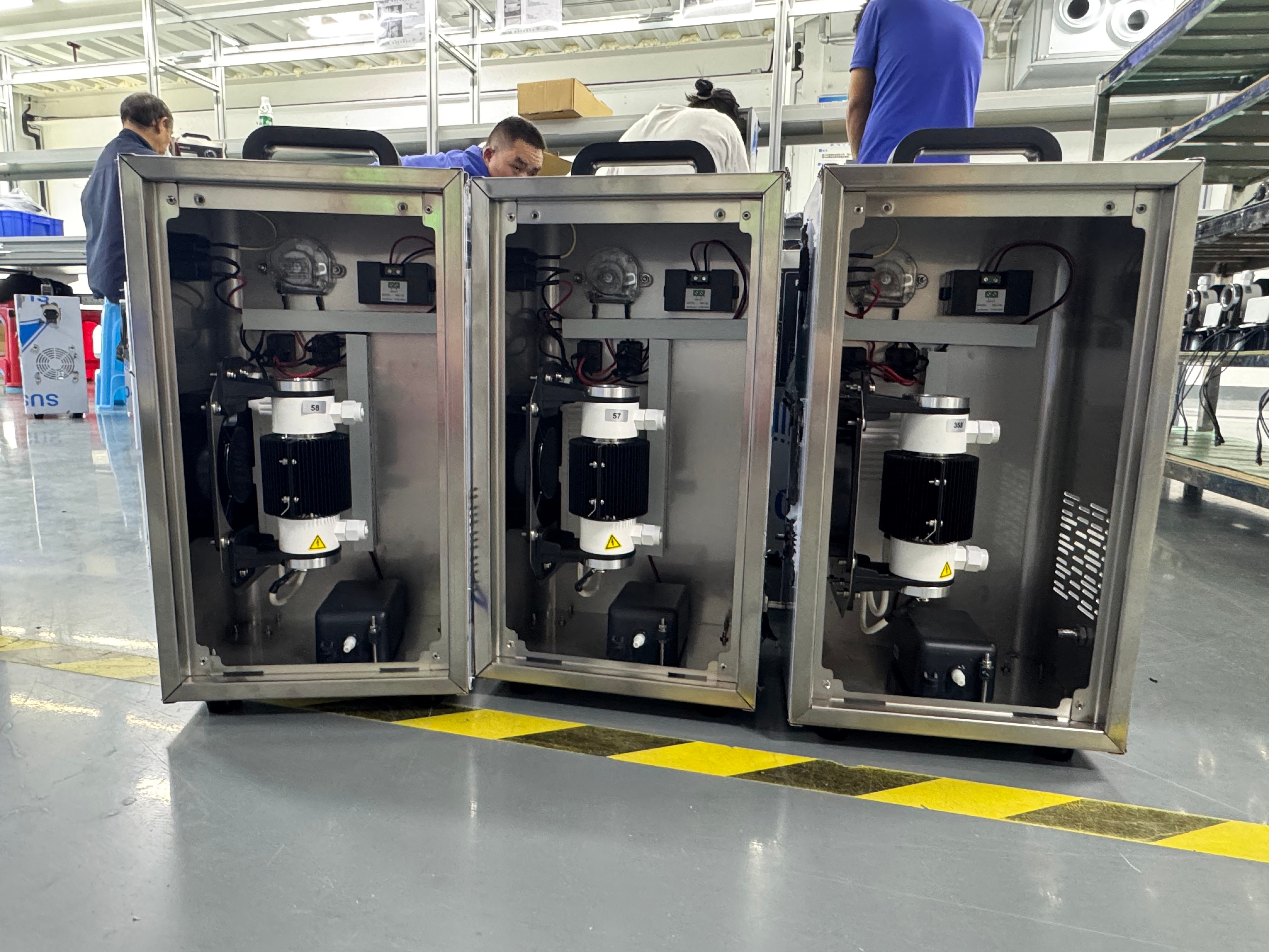 Portable handheld ozone generator