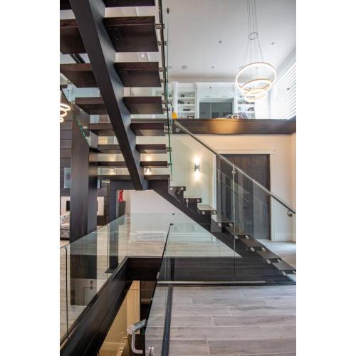 سلالم عالية الجودة في الداخل بتصميم حديث من الخشب الصلب سلالم مستقيمة