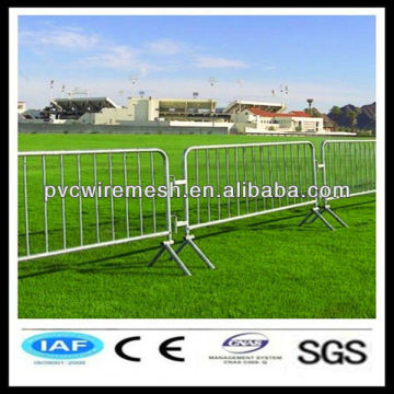 Metal crowd control rope barrier