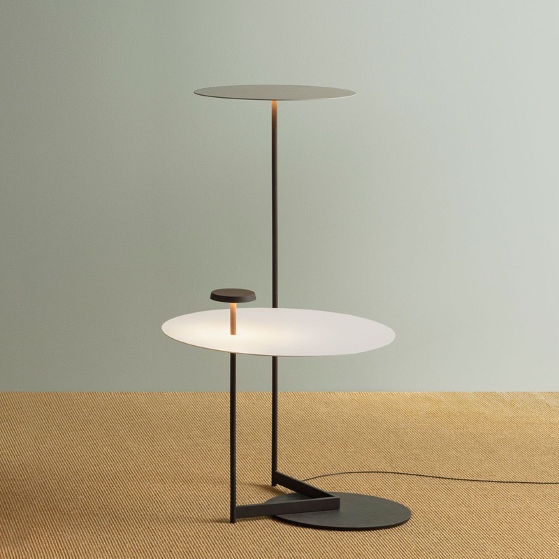 Moderne LED -Designer -Stehlampe mit Tisch