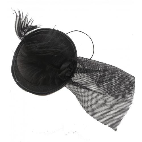 Черная шляпа с кружевным костюмом для мяча в маске