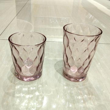 caraffa in vetro pressato di colore rosa bicchiere in vetro hiball