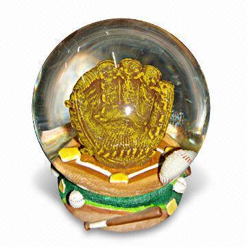 Polyresin Snow Globe, Available in Customized Designs