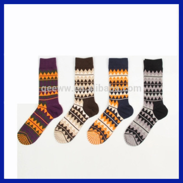 2016 Yhao happy dress socks hot sale ladies cosy socks jacquard custom man socks small order