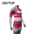 Competição de jovens uniformes de alegria
