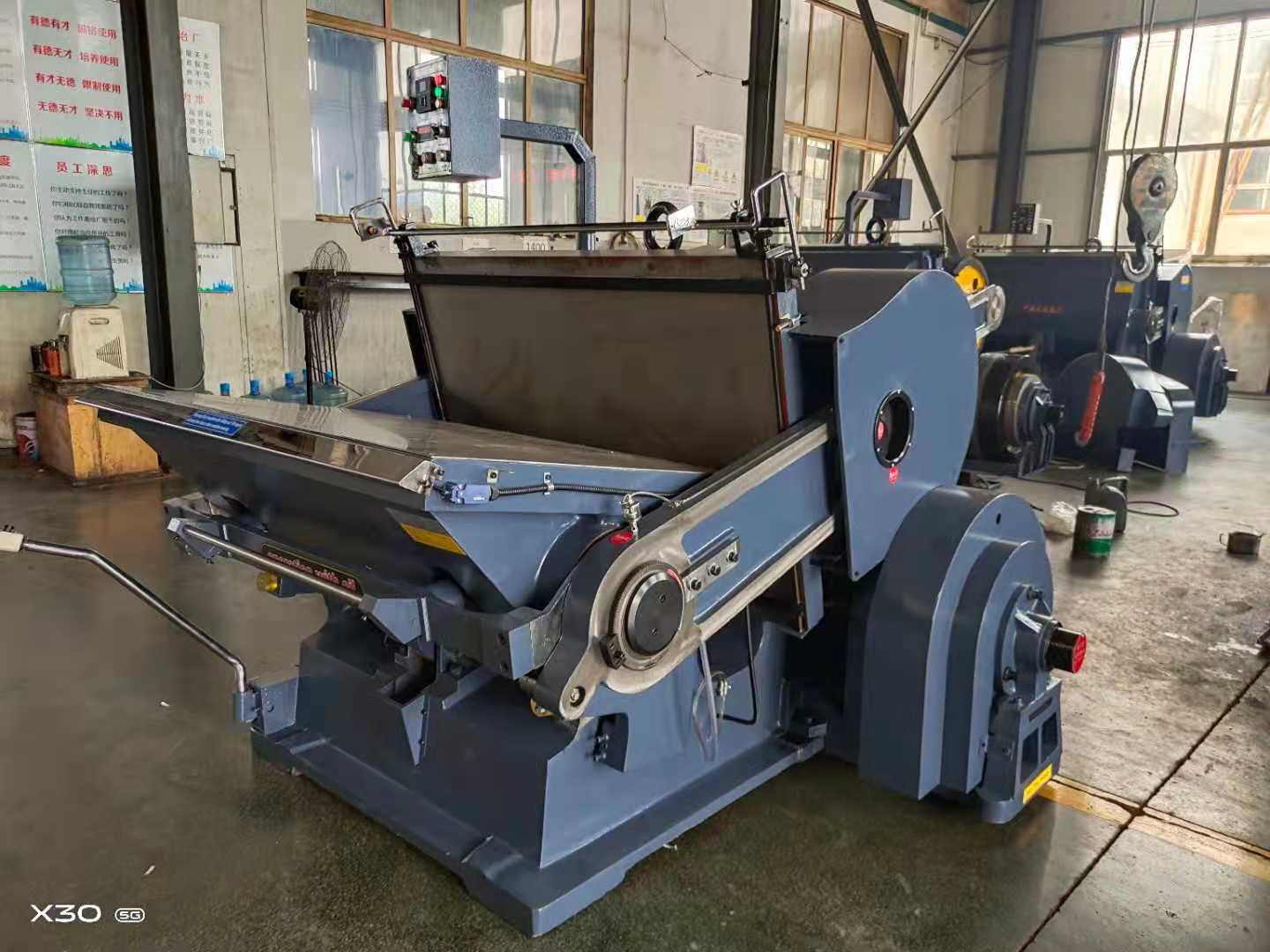 Semiautomatic cardboard die cutting creasing machine