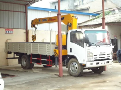 700P Isuzu Truck Mounted crane 3.2T XCMG Crane